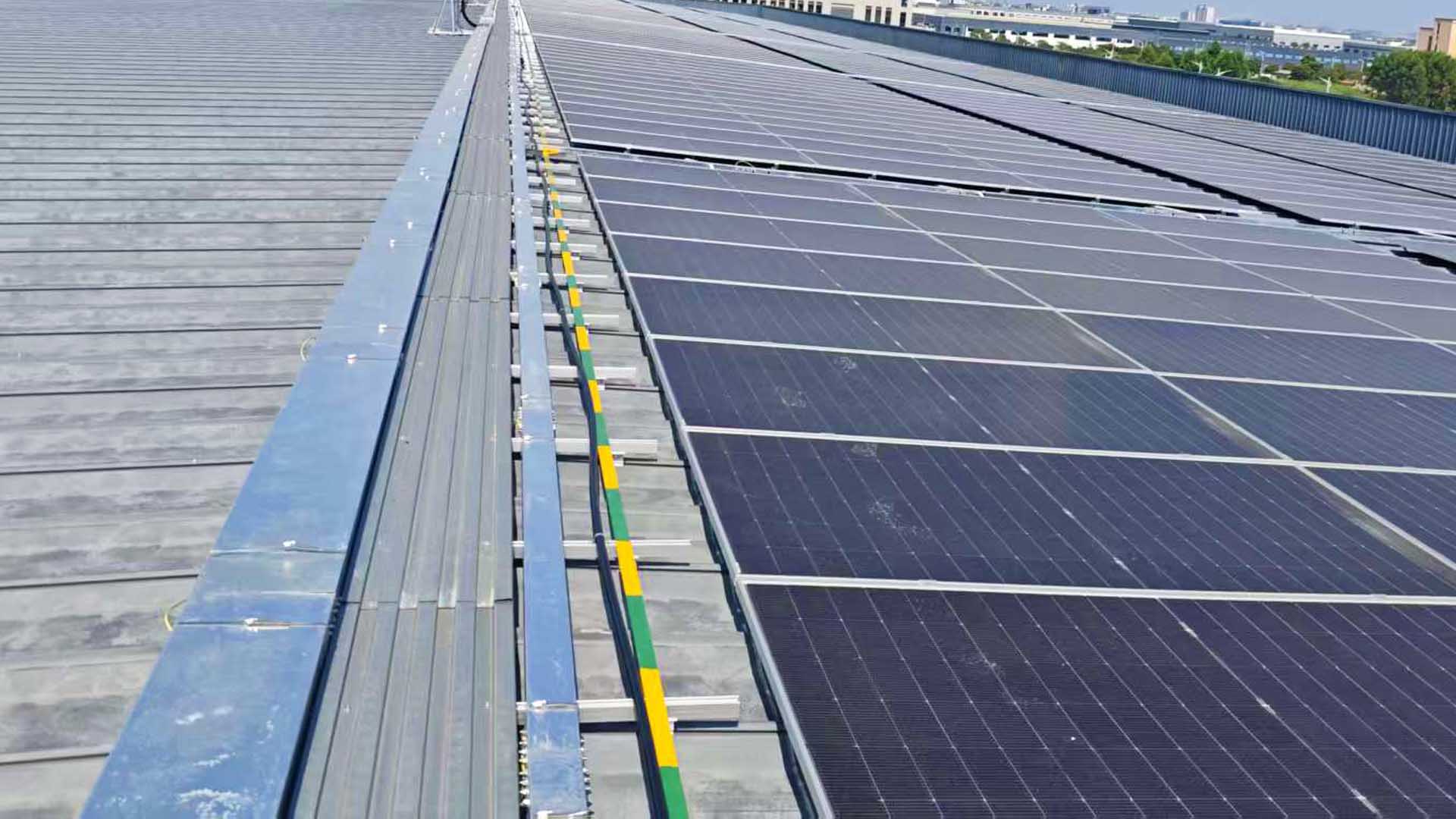 Solar roof walkway