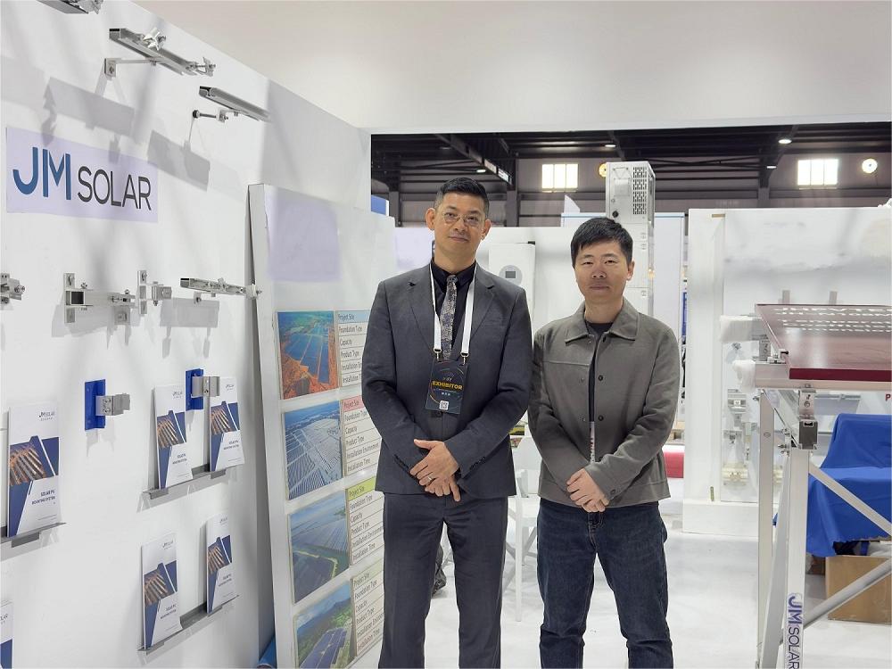 Exhibition Review | JinMega in Iraq!